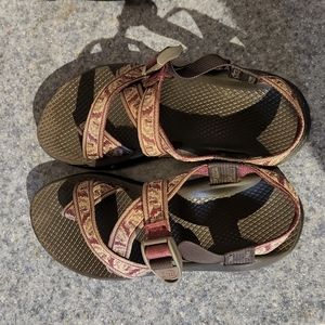 Chaco sandals w/toe loop